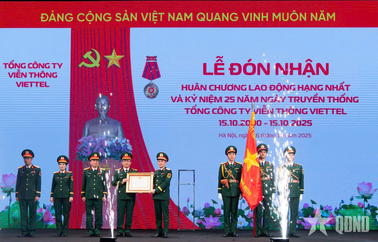 Viettel Telecom đón nhận Huân chương Lao động hạng Nhất và kỷ niệm 25 năm Ngày truyền thống